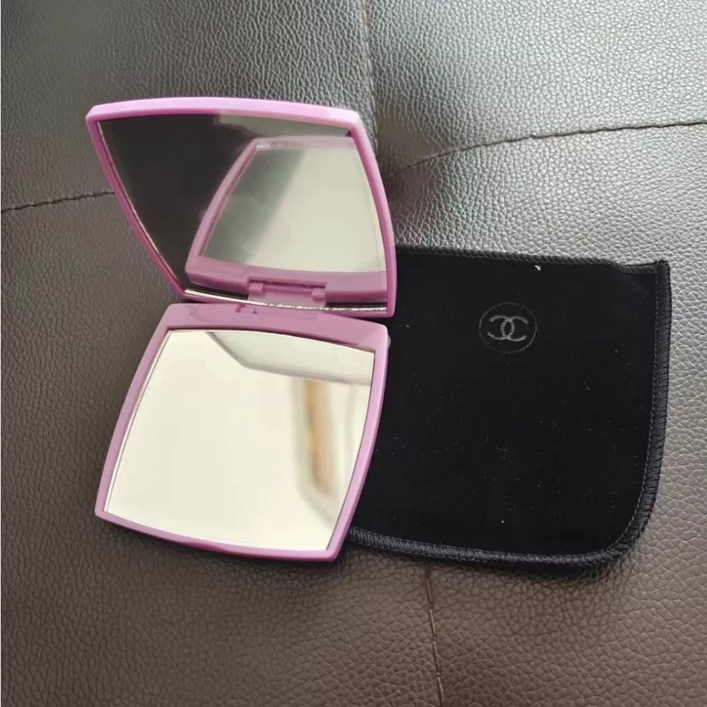 Chanel compact mirror 🪞 - Picture 6 of 6